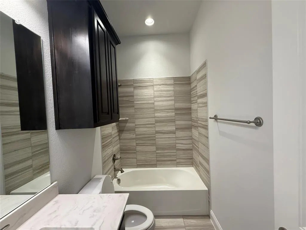 2113 Caroline Street