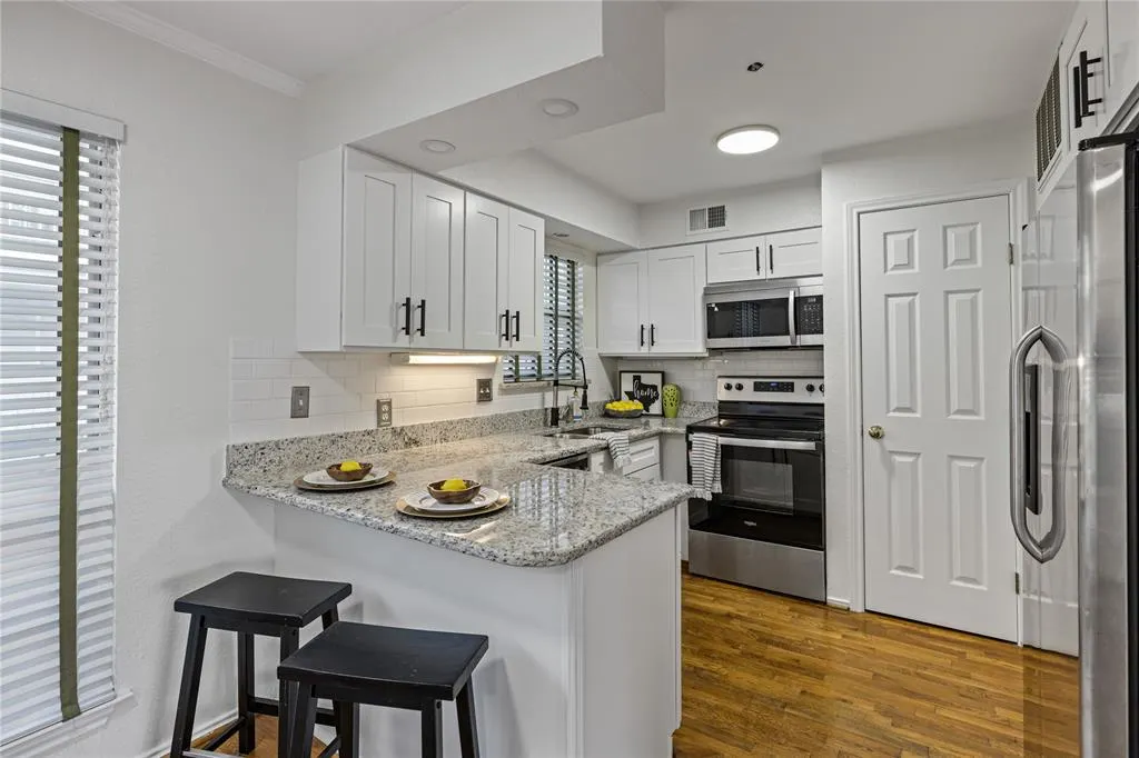 4303 Buena Vista Street, #303