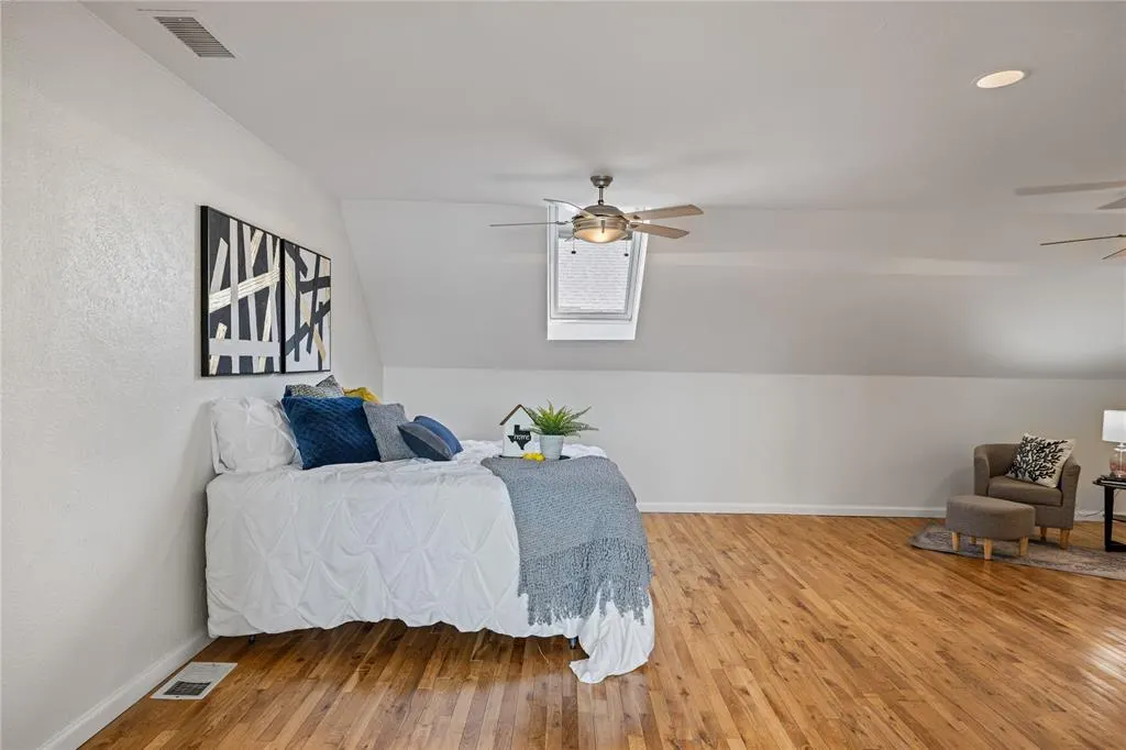 4303 Buena Vista Street, #303