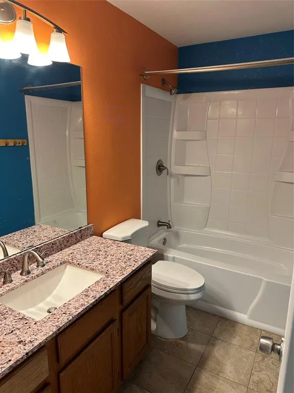 2305 Treyburn