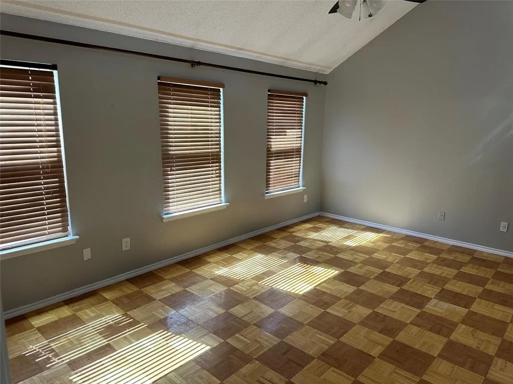 2305 Treyburn