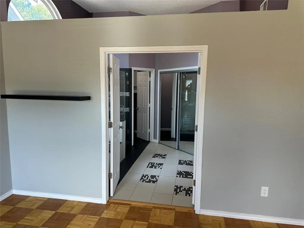 2305 Treyburn