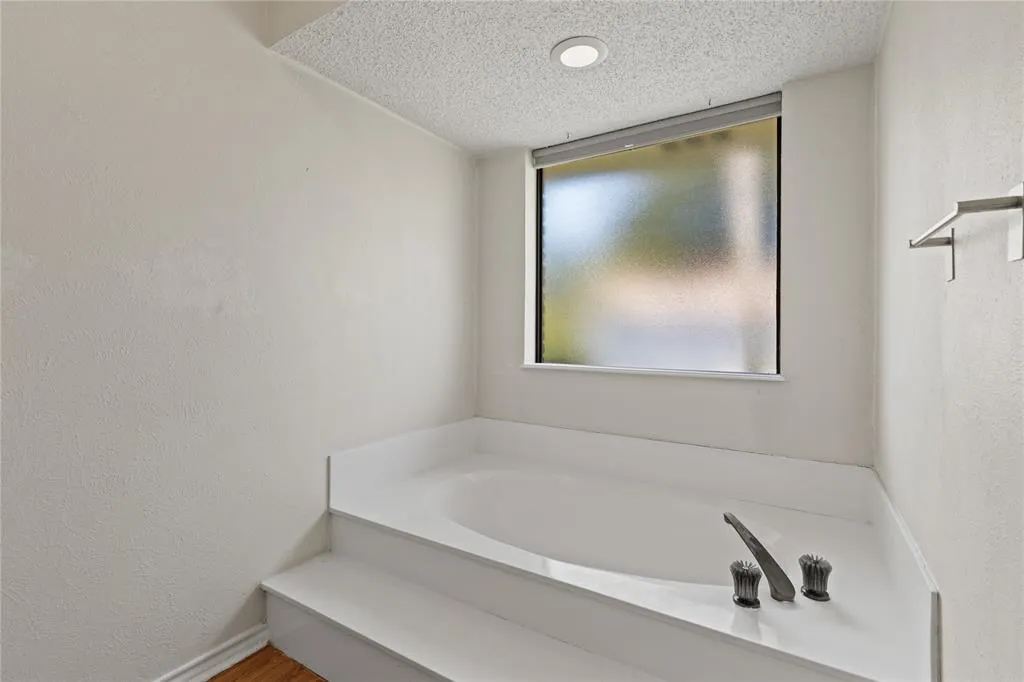 4243 Blackheath Road