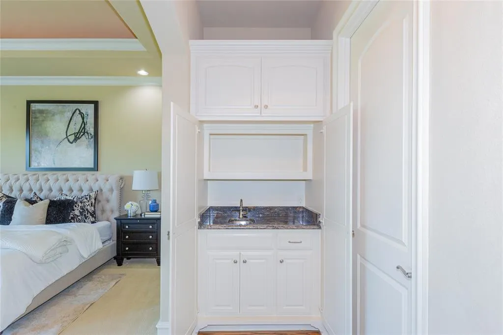 2161 Meadow View Drive