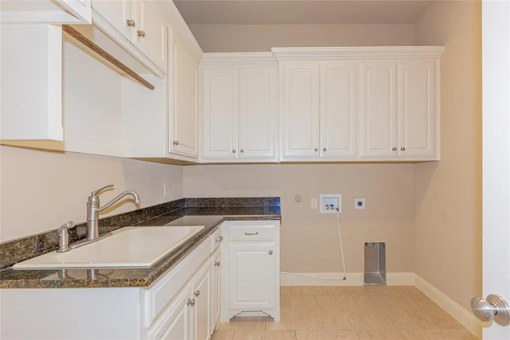 2161 Meadow View Drive