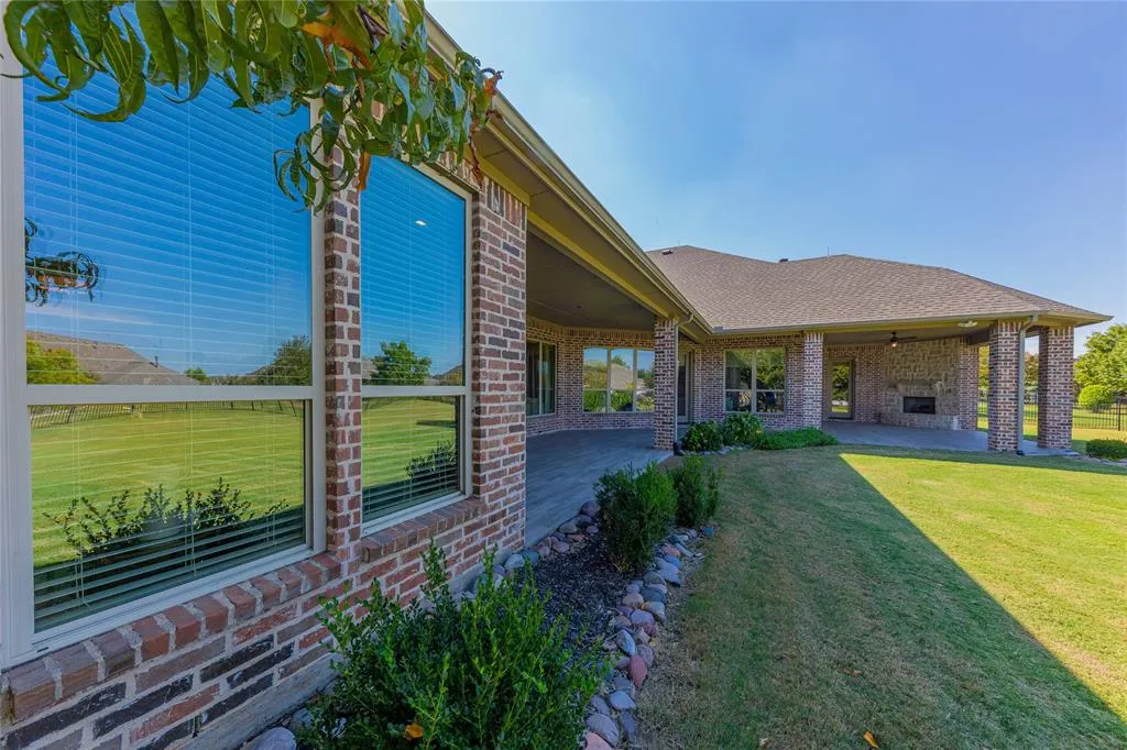2161 Meadow View Drive