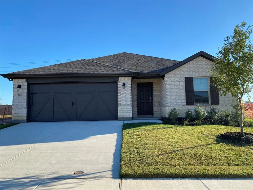 1605 Topaz Trail