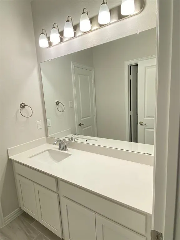 1605 Topaz Trail