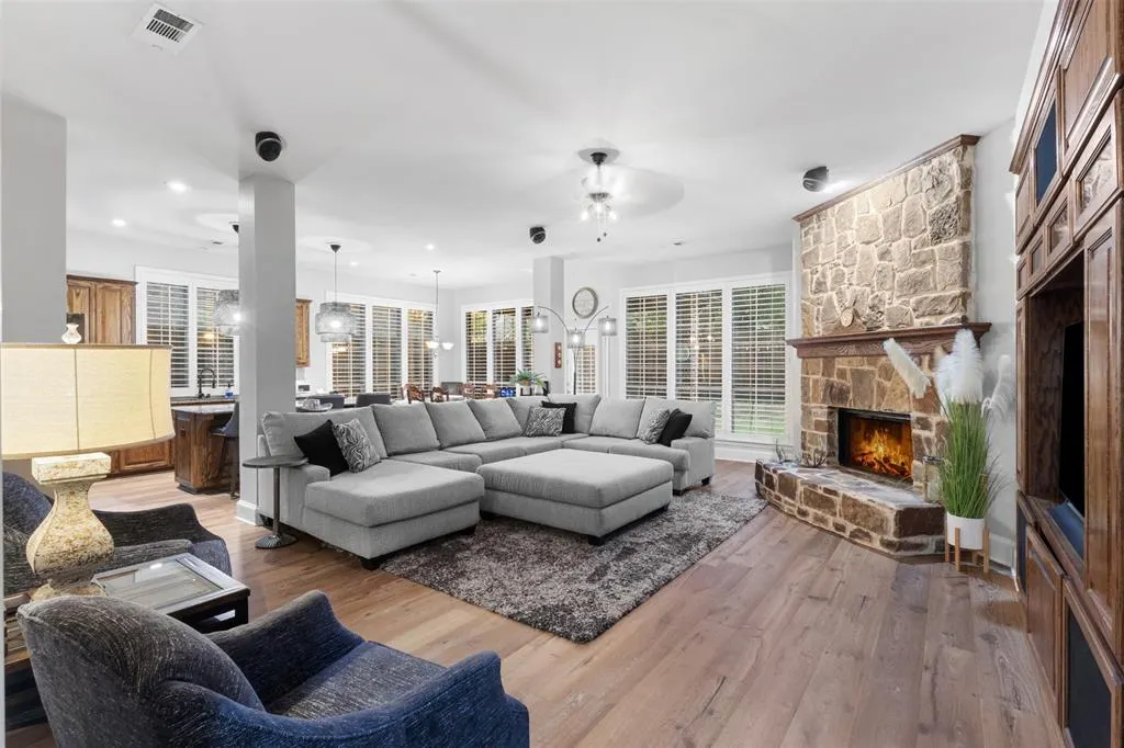 2609 Timberhollow Drive