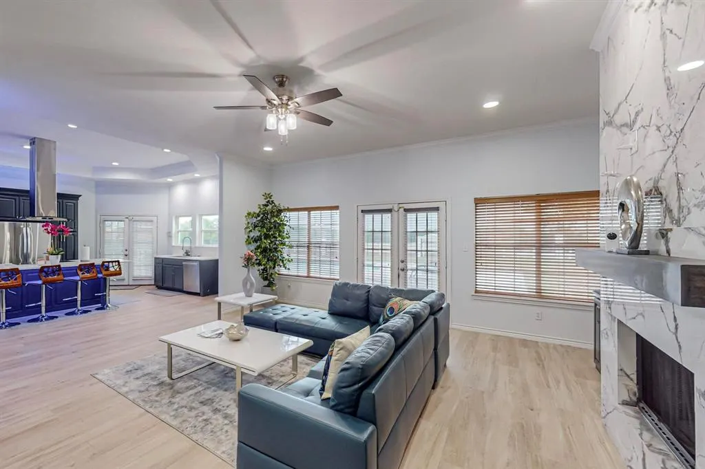 4908 Glenwood Lane
