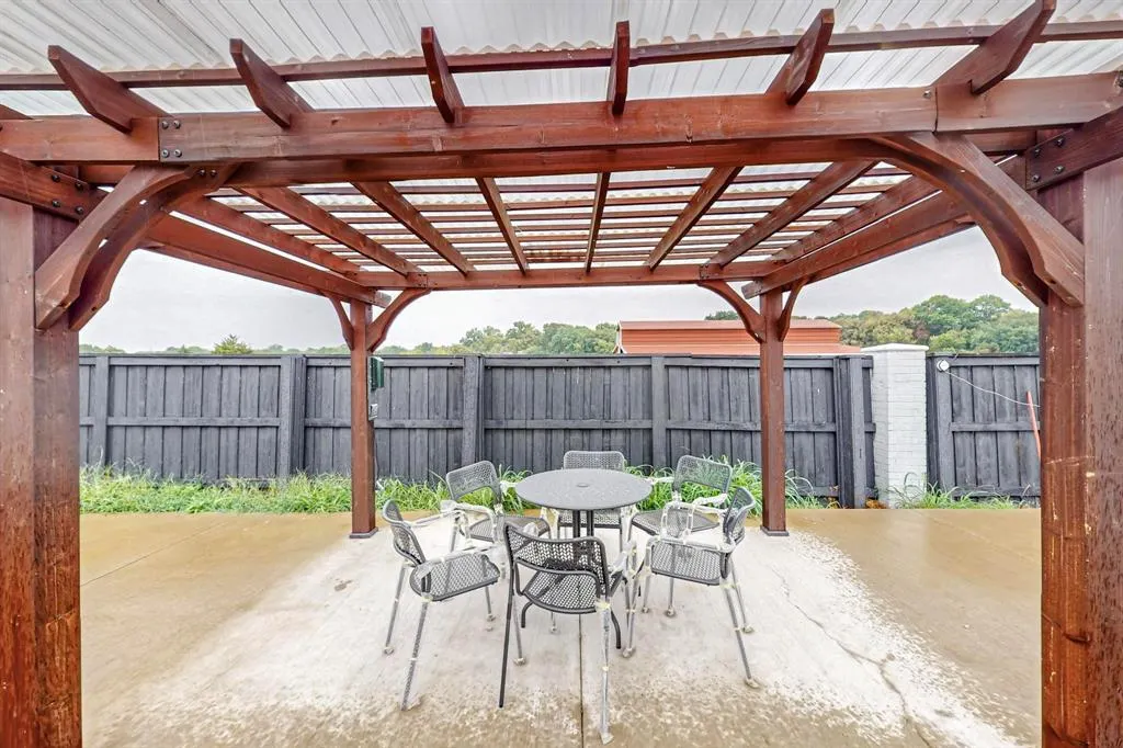 4908 Glenwood Lane