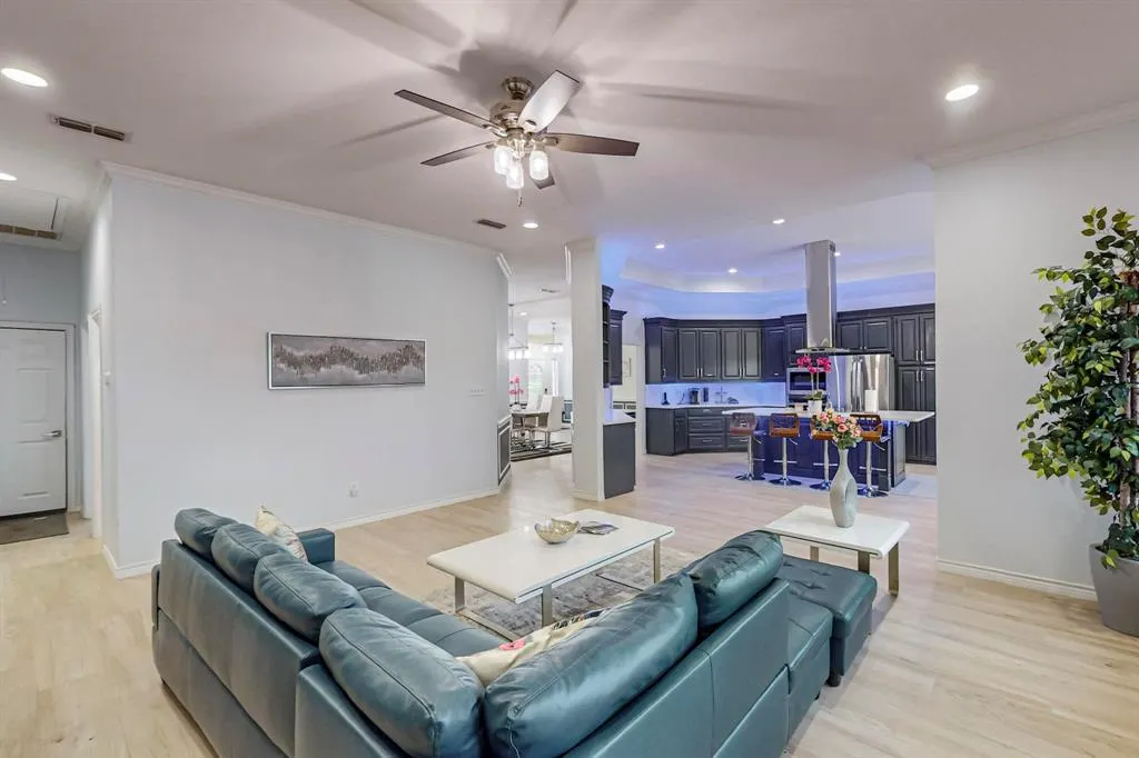 4908 Glenwood Lane
