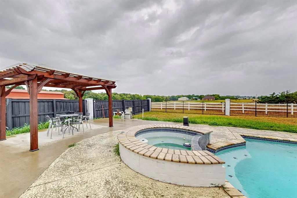 4908 Glenwood Lane