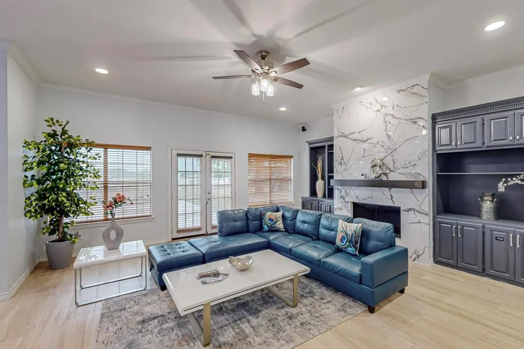 4908 Glenwood Lane