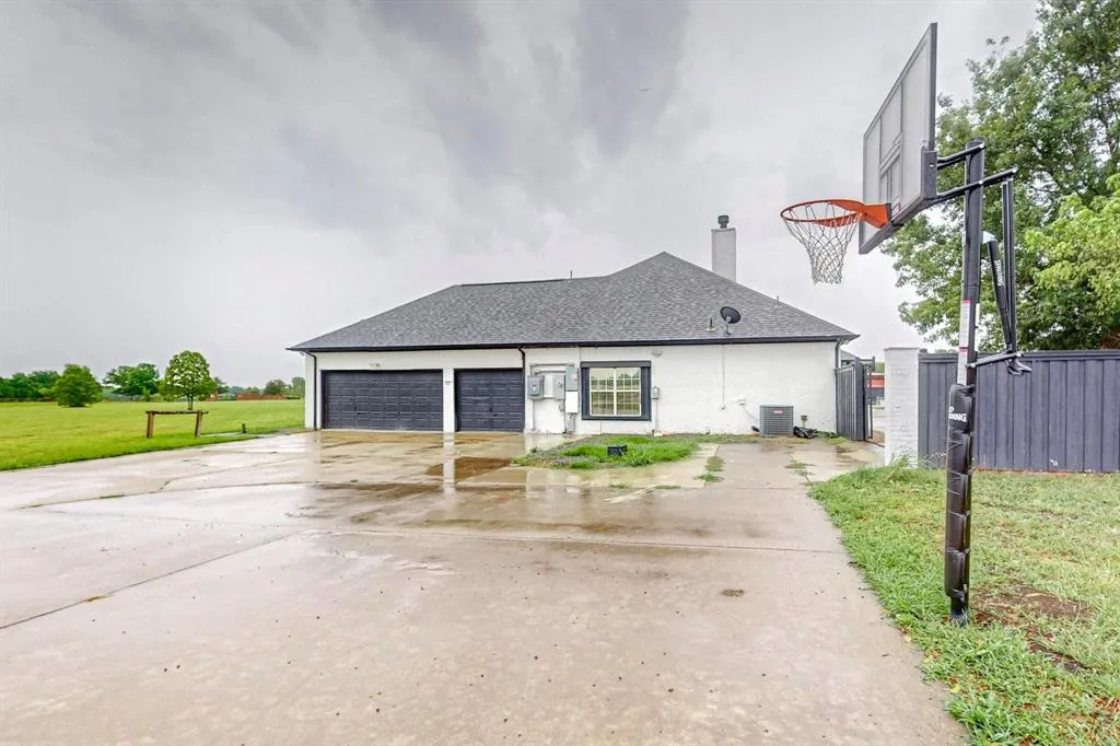 4908 Glenwood Lane