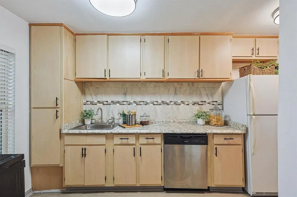 4039 Cole Avenue, #101
