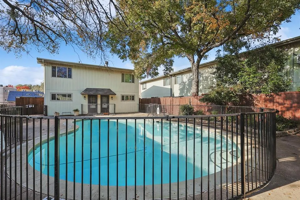 4039 Cole Avenue, #101