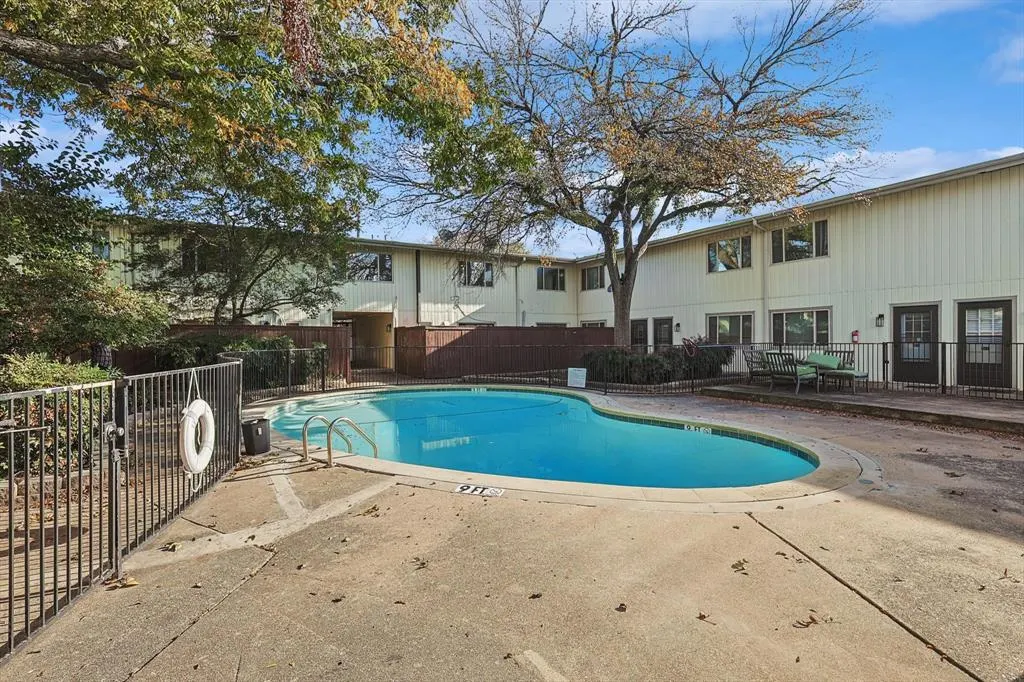 4039 Cole Avenue, #101