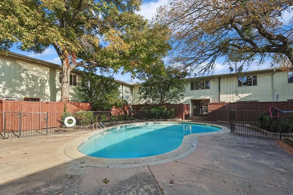 4039 Cole Avenue, #101