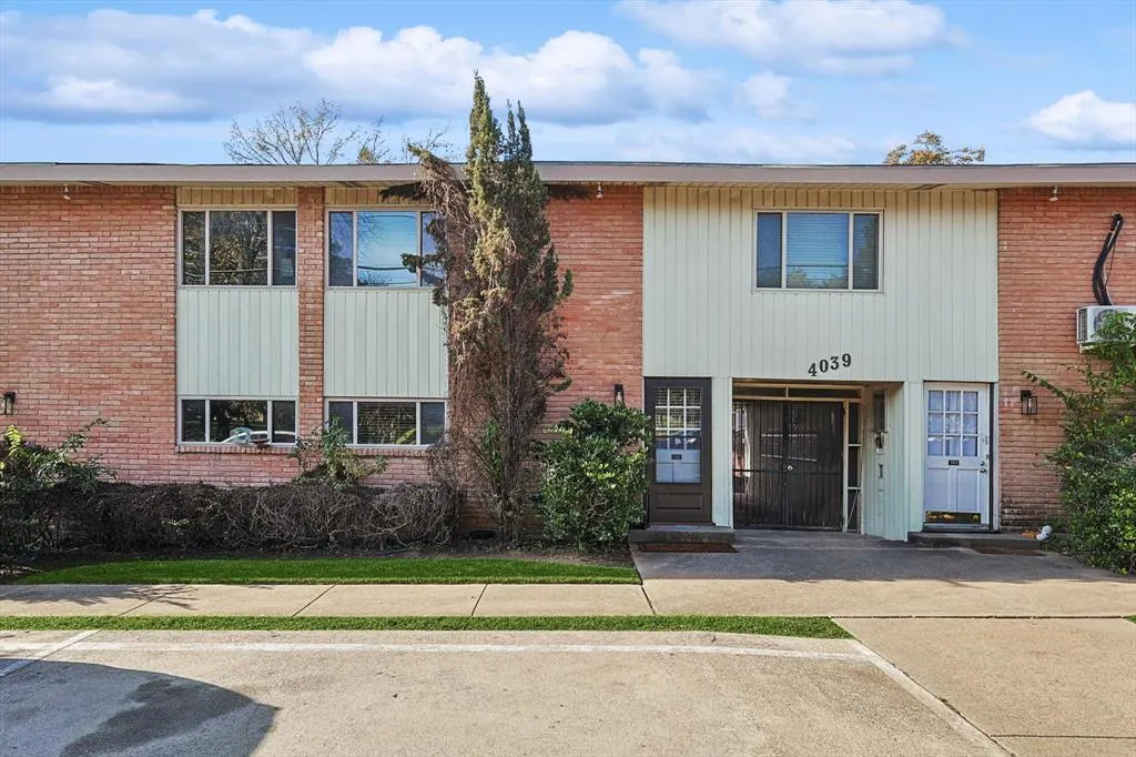 4039 Cole Avenue, #101