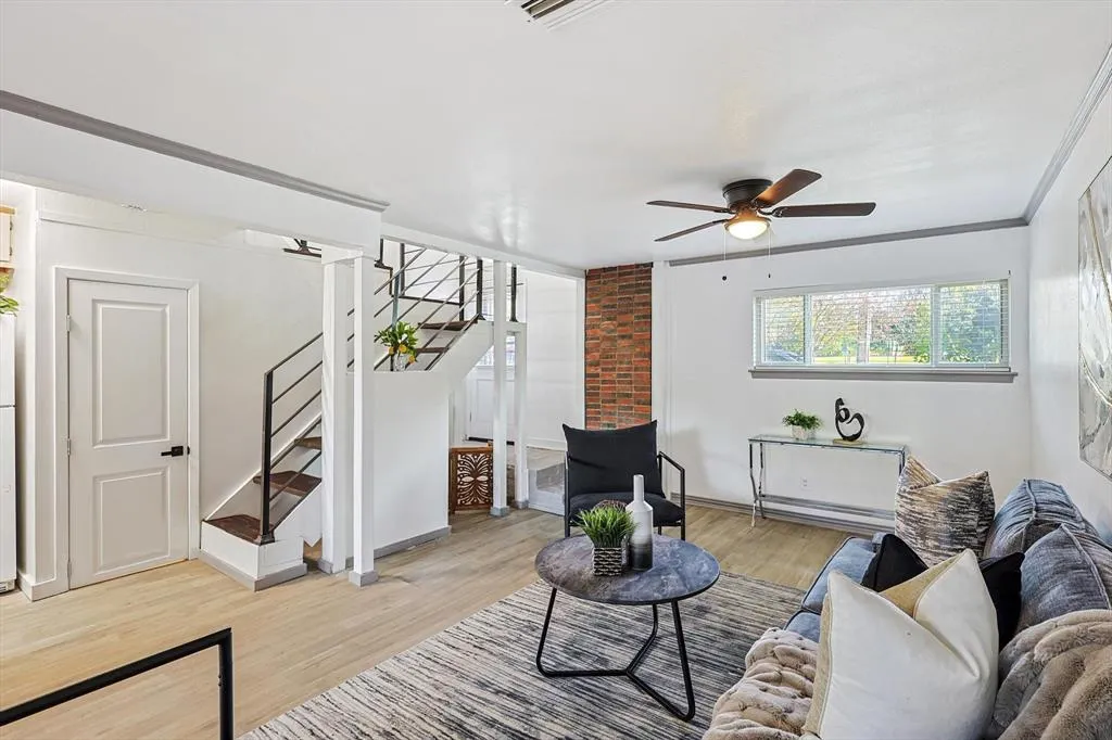 4039 Cole Avenue, #101