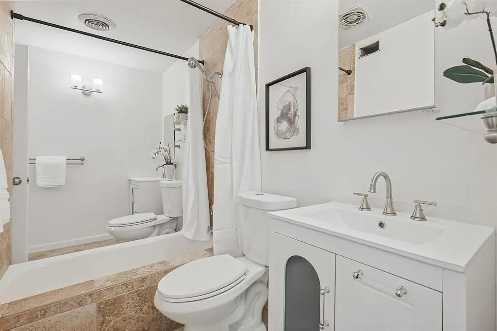 4039 Cole Avenue, #101