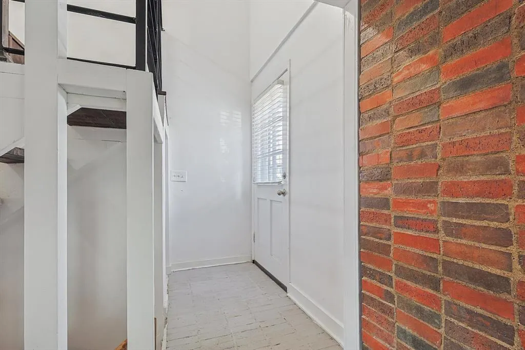 4039 Cole Avenue, #101