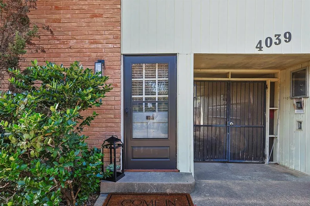 4039 Cole Avenue, #101
