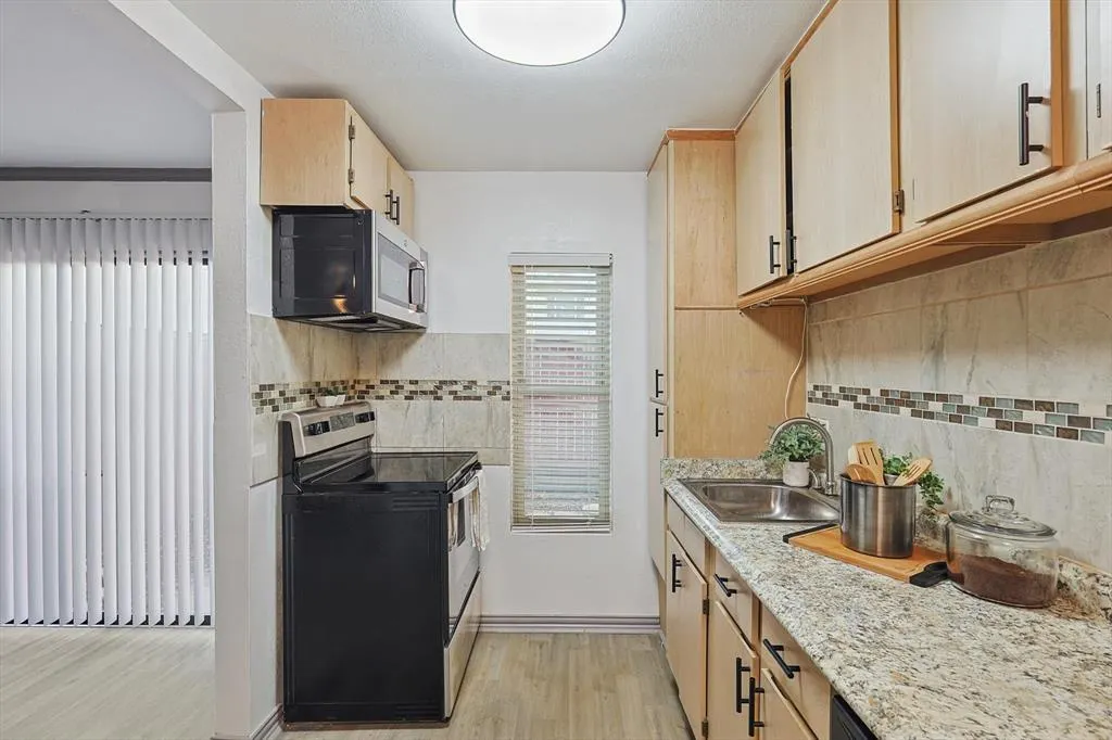 4039 Cole Avenue, #101