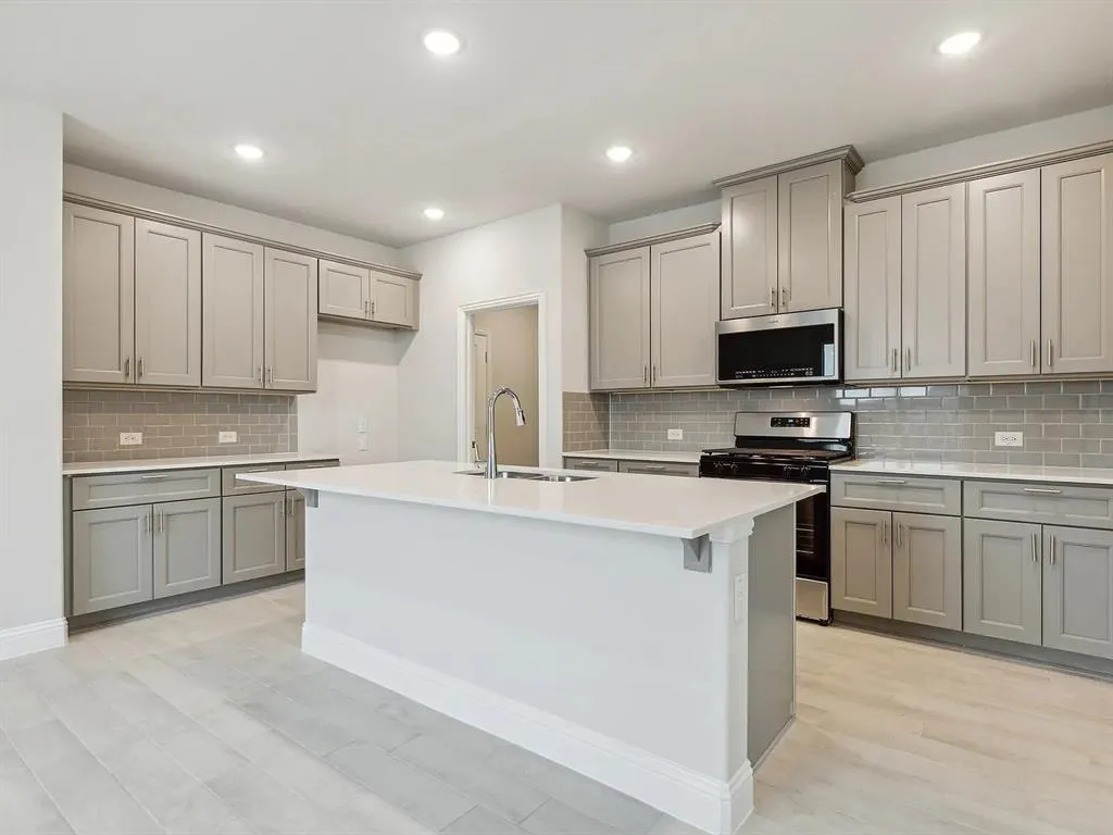 800 Portina Drive