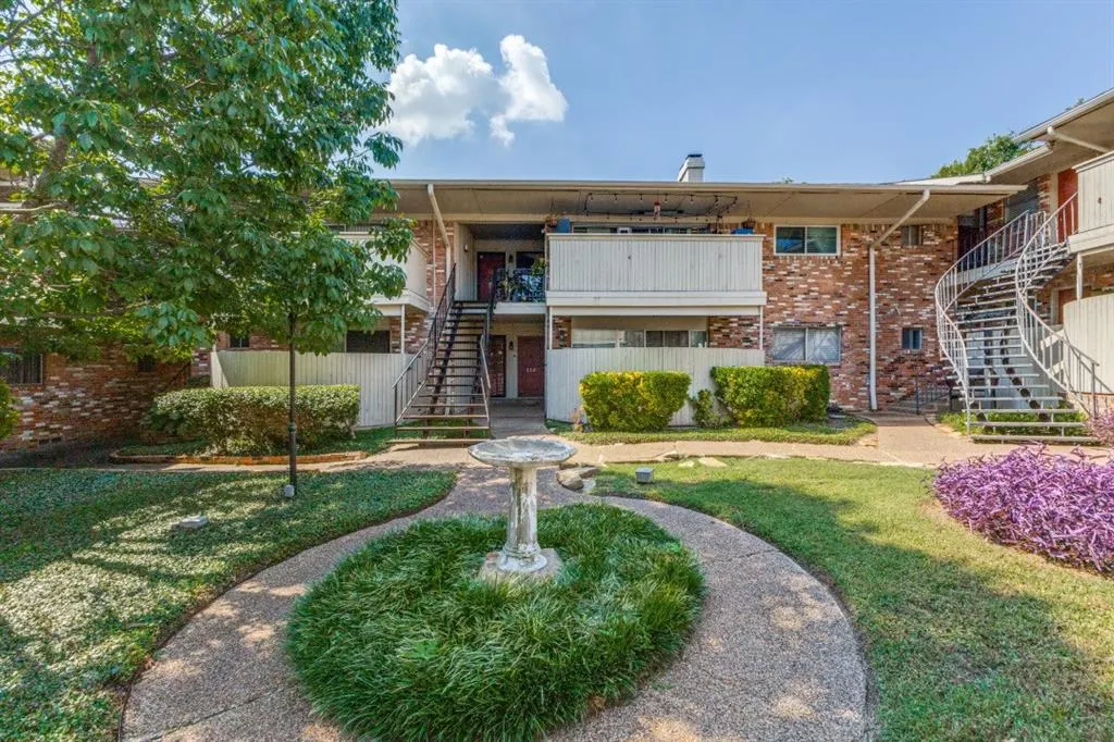 7832 Royal Lane, #212