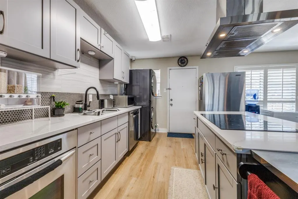 7832 Royal Lane, #212