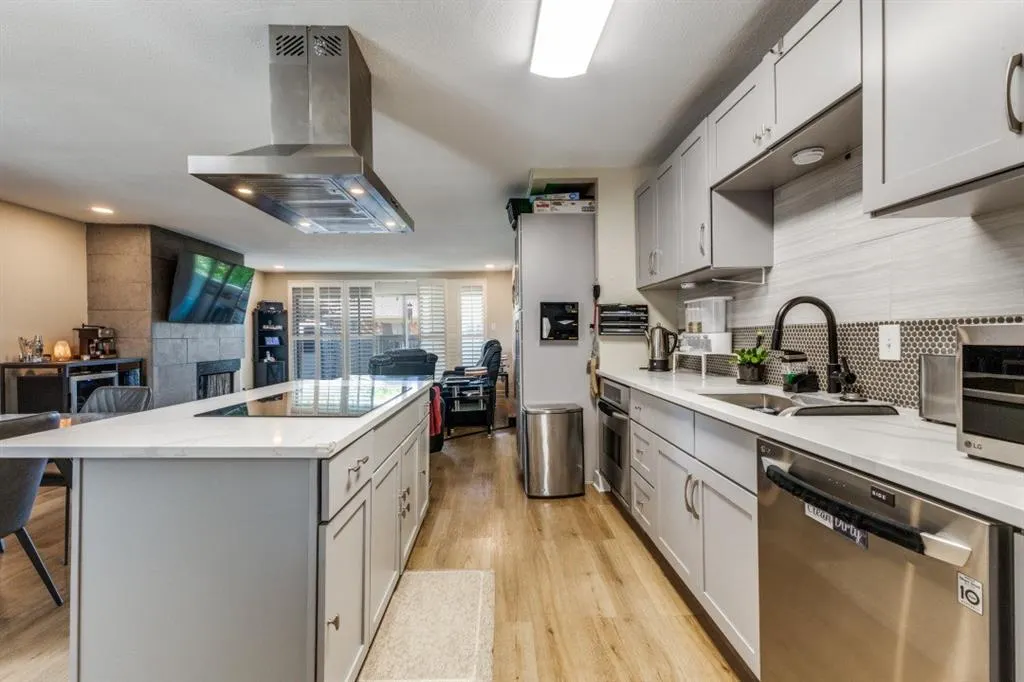 7832 Royal Lane, #212