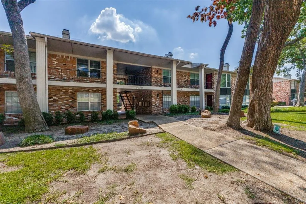 7832 Royal Lane, #212