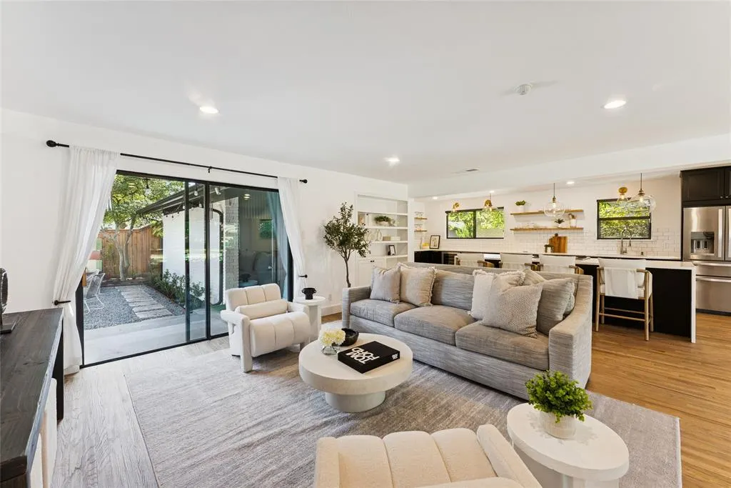 921 Teakwood Drive