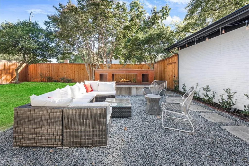921 Teakwood Drive