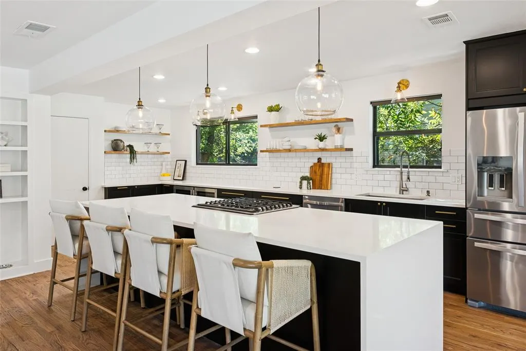921 Teakwood Drive