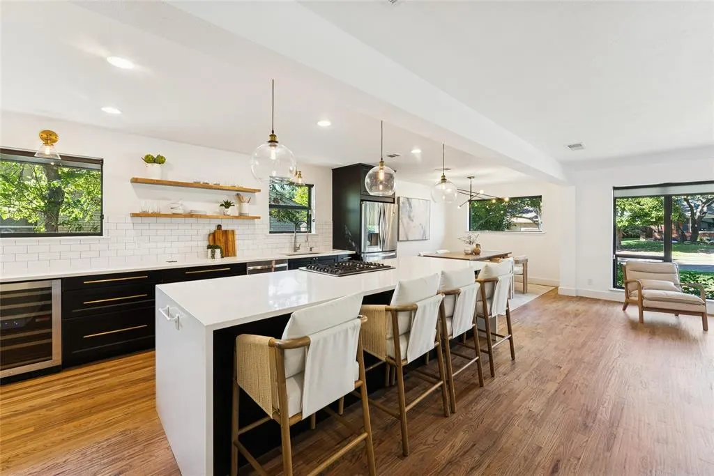 921 Teakwood Drive