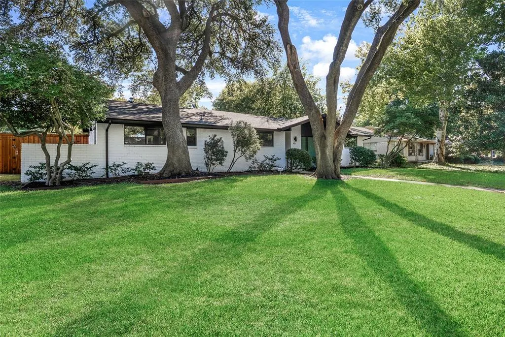 921 Teakwood Drive