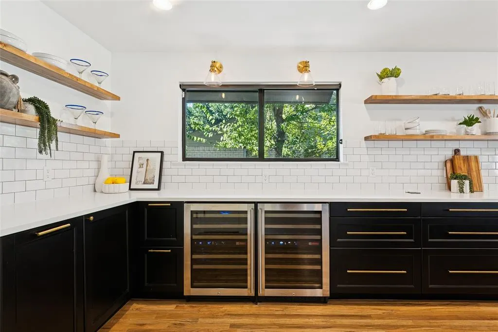921 Teakwood Drive