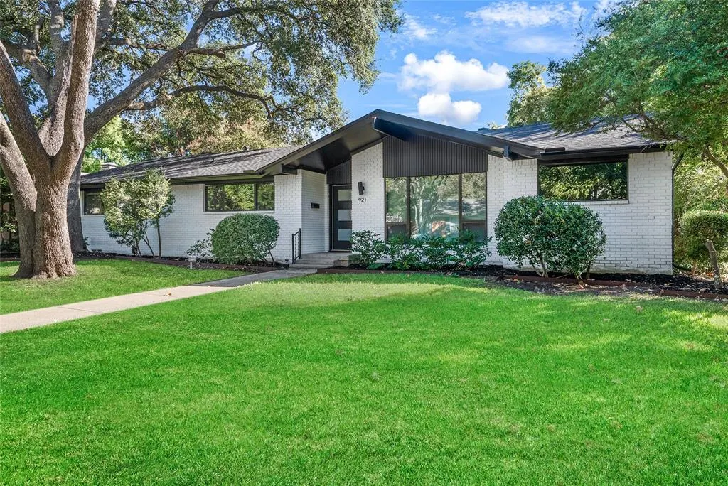 921 Teakwood Drive