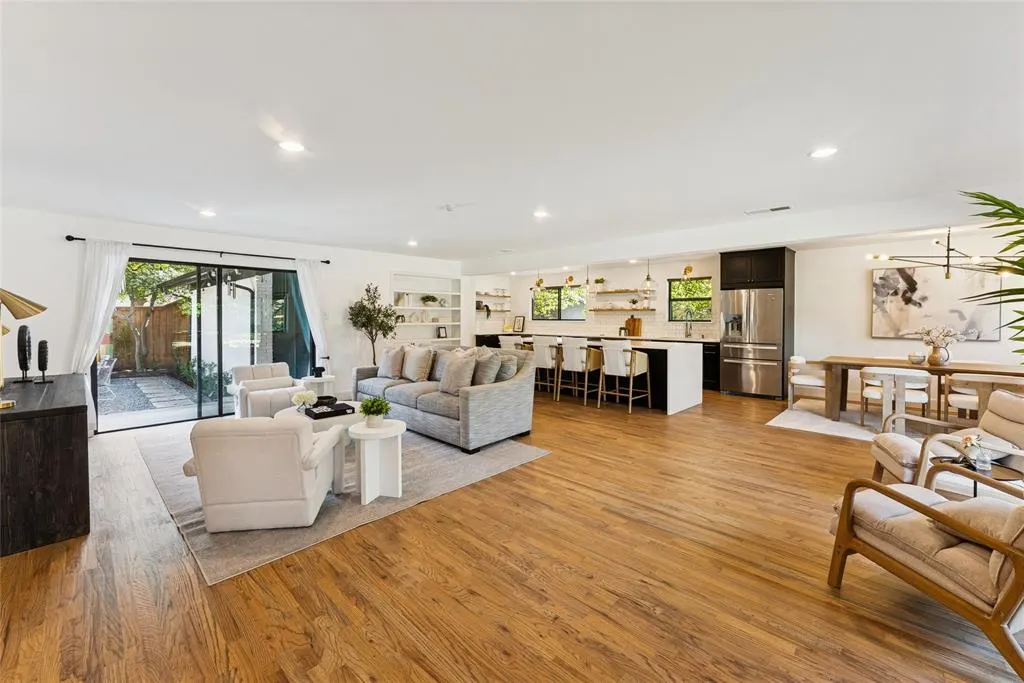 921 Teakwood Drive