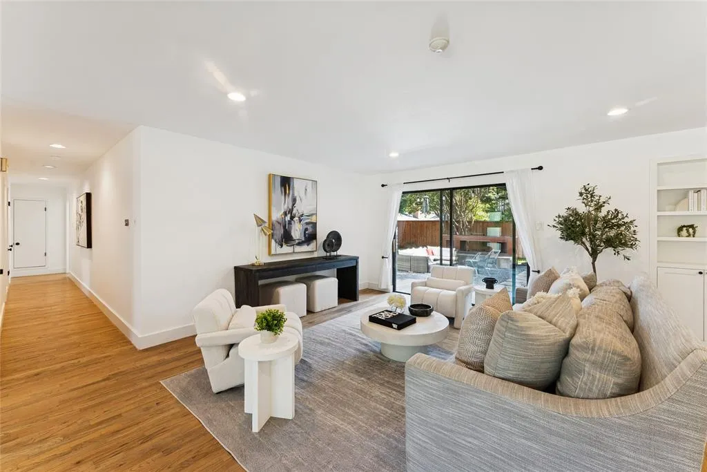 921 Teakwood Drive