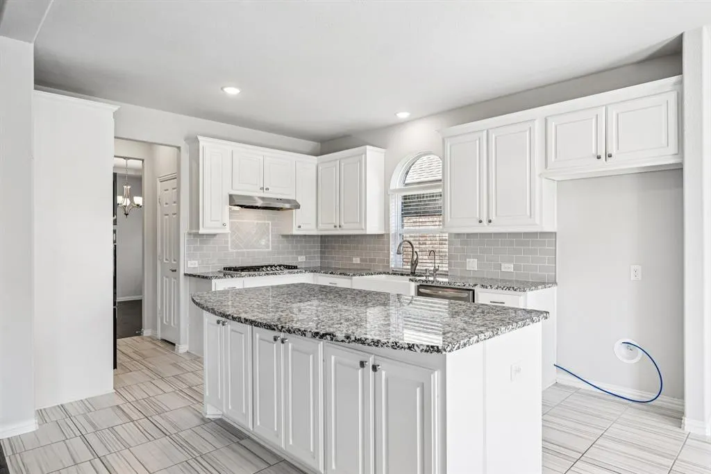 6012 Oakmere Lane