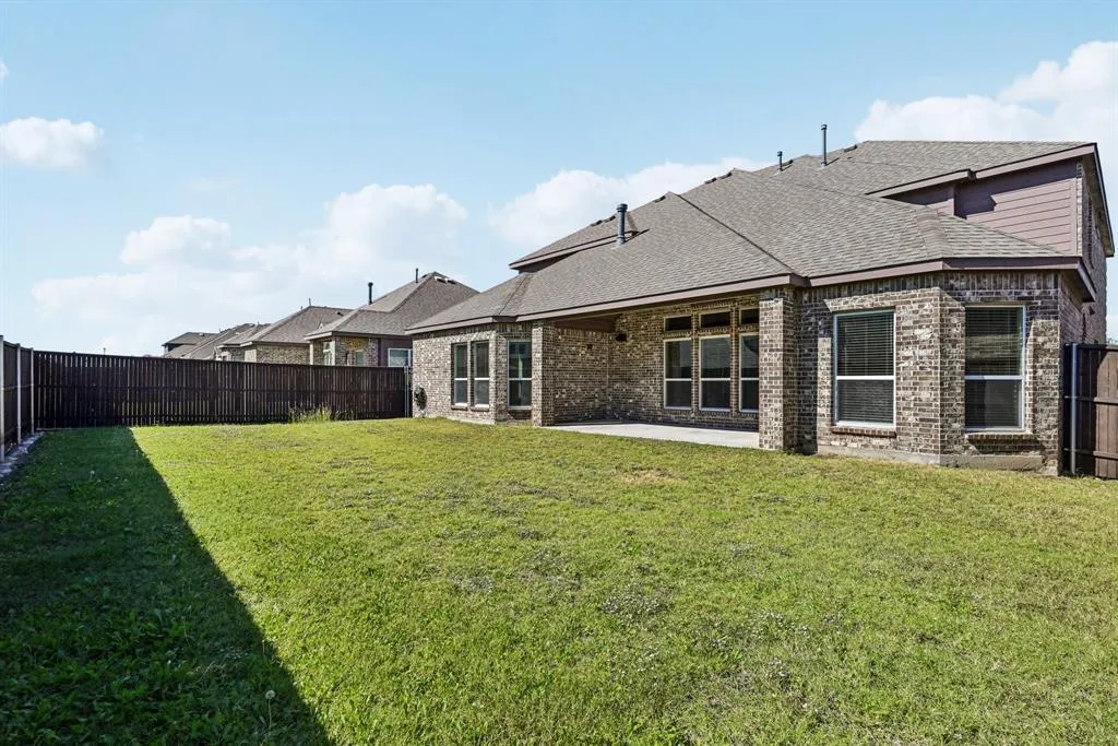 6012 Oakmere Lane