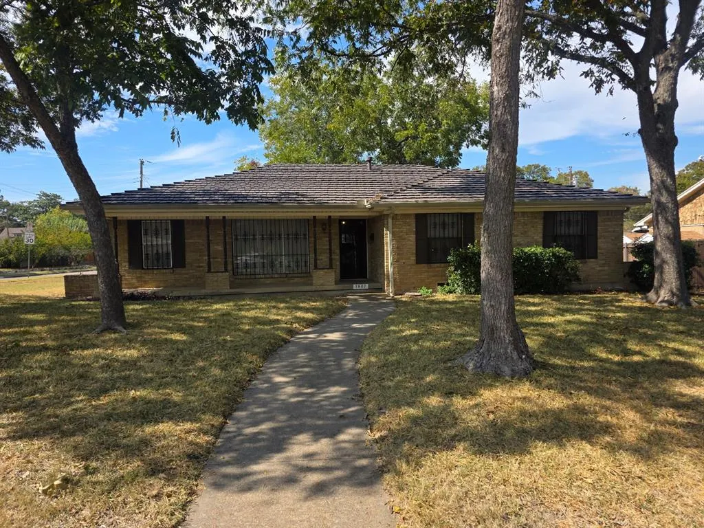 1807 Mapleton Drive