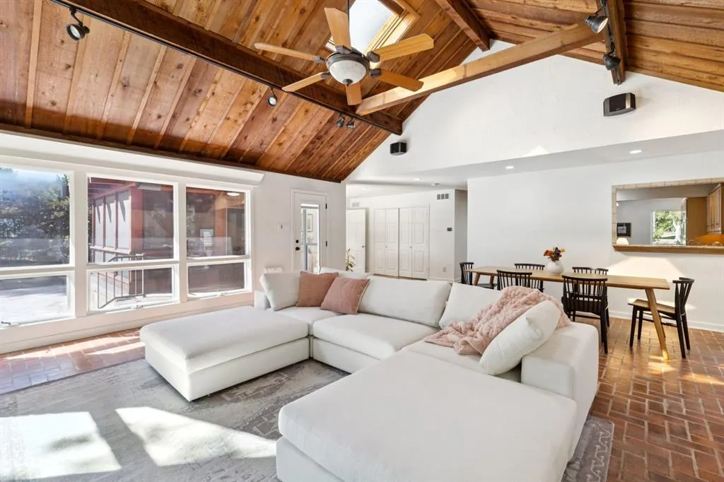 1309 Dumont Drive