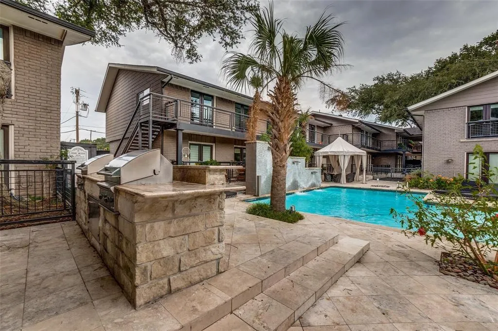 10209 Regal Oaks Drive, #112
