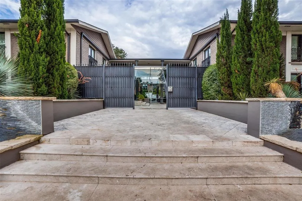 10209 Regal Oaks Drive, #112