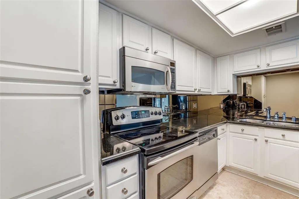 10209 Regal Oaks Drive, #112